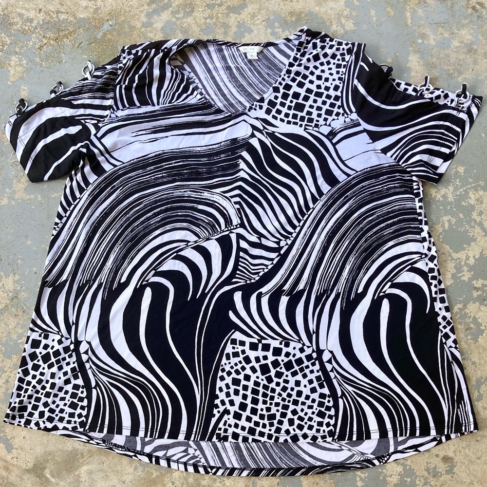 Cato Women's Short Sleeve Black and White Printed Top